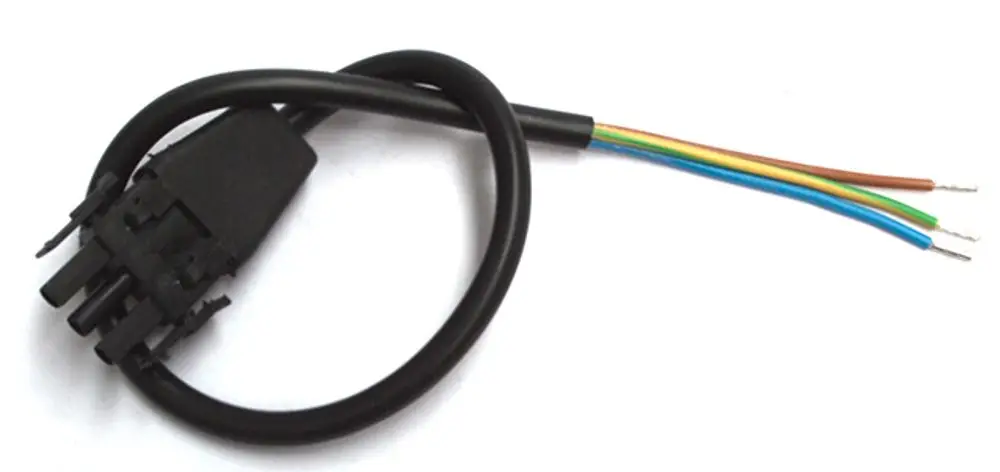 Daikin Kabel mit einem Stecker und mehreren farbigen Leitungen für elektrische Verbindungen, geeignet für die Verwendung mit bestimmten Feuerungsautomaten.